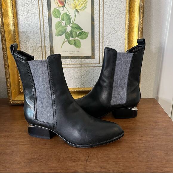 Alexander Wang Anouck Chelsea Bootie Black Leather Gray Stitch Size 35.5/ US 5.5 - Picture 13 of 16